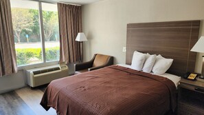 Room, 1 Queen Bed, Accessible, Non Smoking (Bathtub w/ Grab Bars) - Days Inn by Wyndham Seguin TX (Seguin)