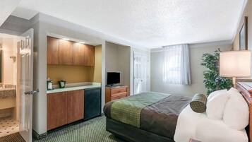 Desk, iron/ironing board, rollaway beds, free WiFi