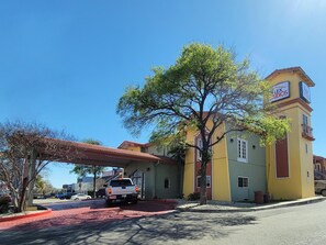 Exterior - Baymont by Wyndham San Antonio Near South Texas Medical Ctr (San Antonio)