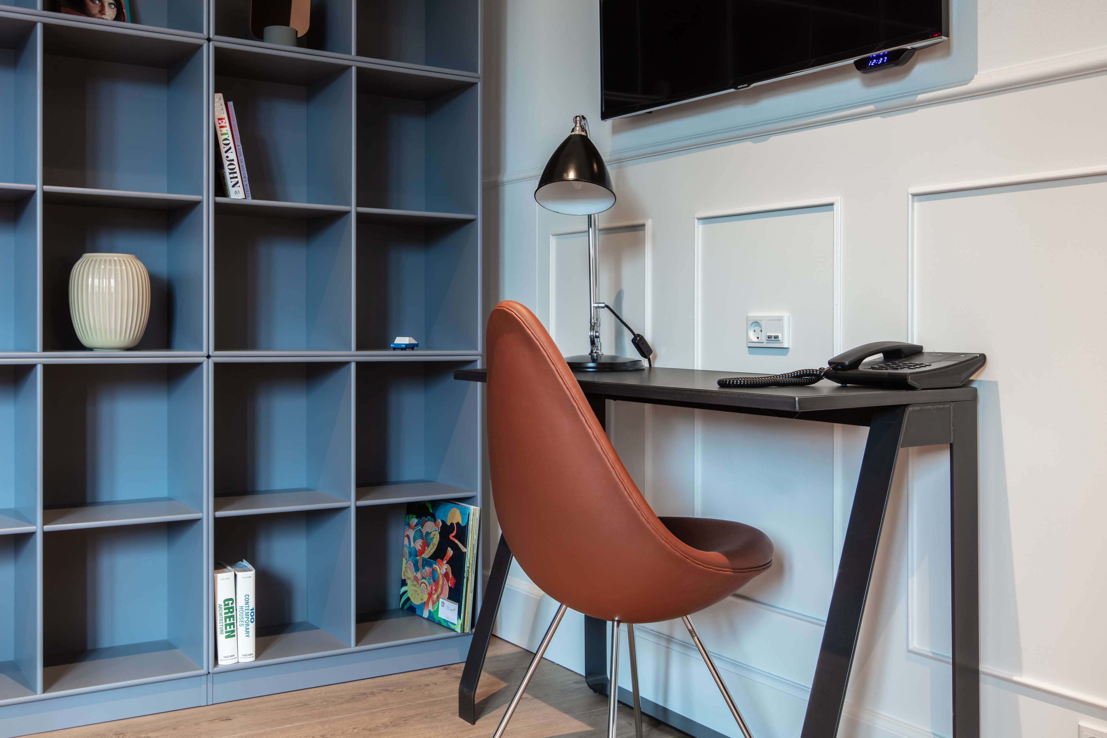 junior suite, 1 king bed, non smoking | 1 bedroom, premium bedding, pillow-top beds, in-room safe