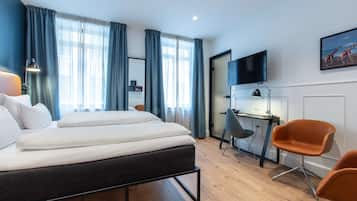 Business Room, 1 Queen Bed, Non Smoking | Premium bedding, pillowtop beds, in-room safe, desk