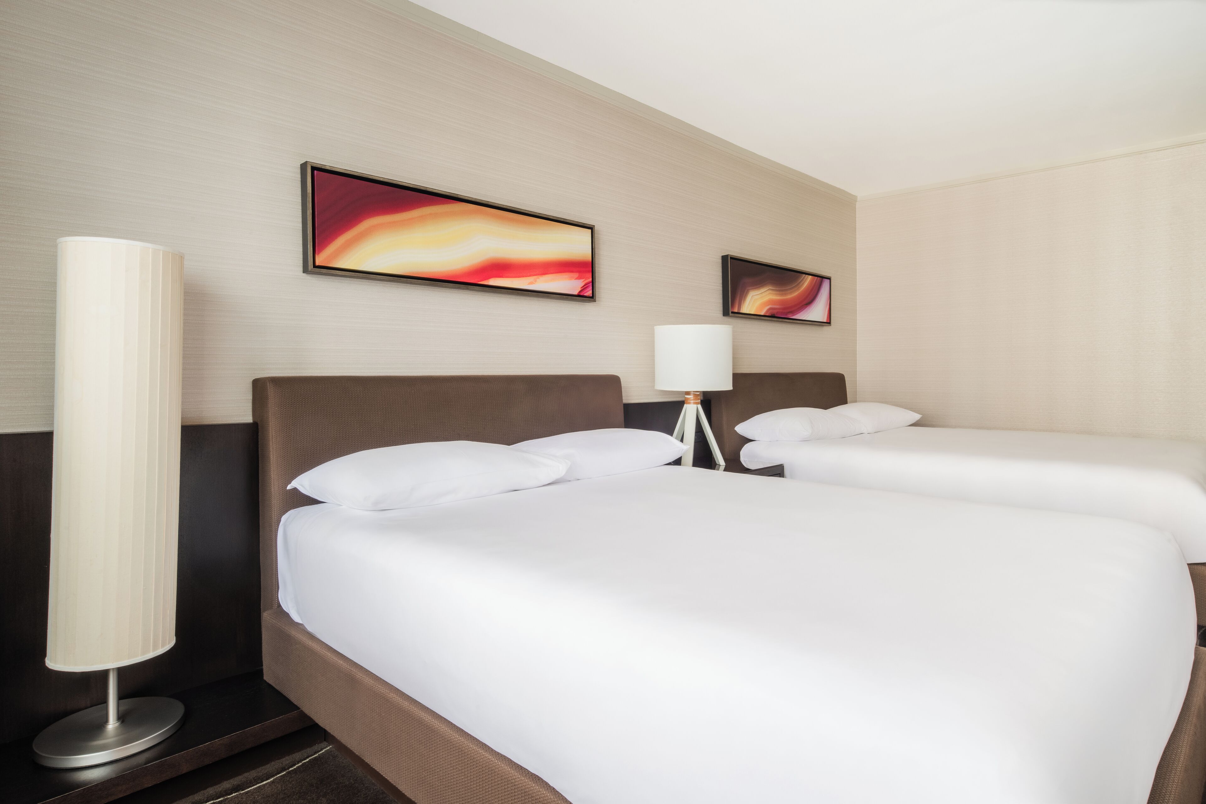 Ylelliset vuodevaatteet, untuvapeitot, pillowtop-patjalliset sängyt