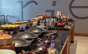 Tägliches großes Frühstück gegen Gebühr