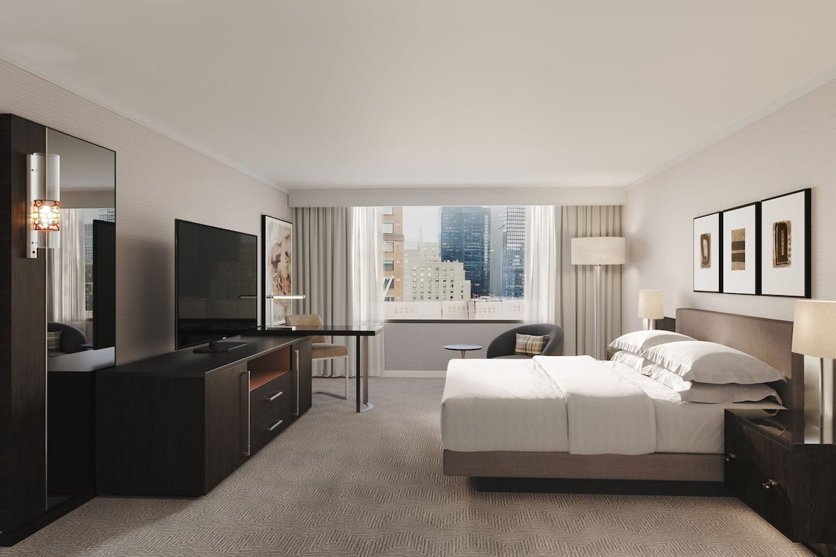 Room, 1 King Bed (High Floor) | Premium bedding, down comforters, pillowtop beds, in-room safe