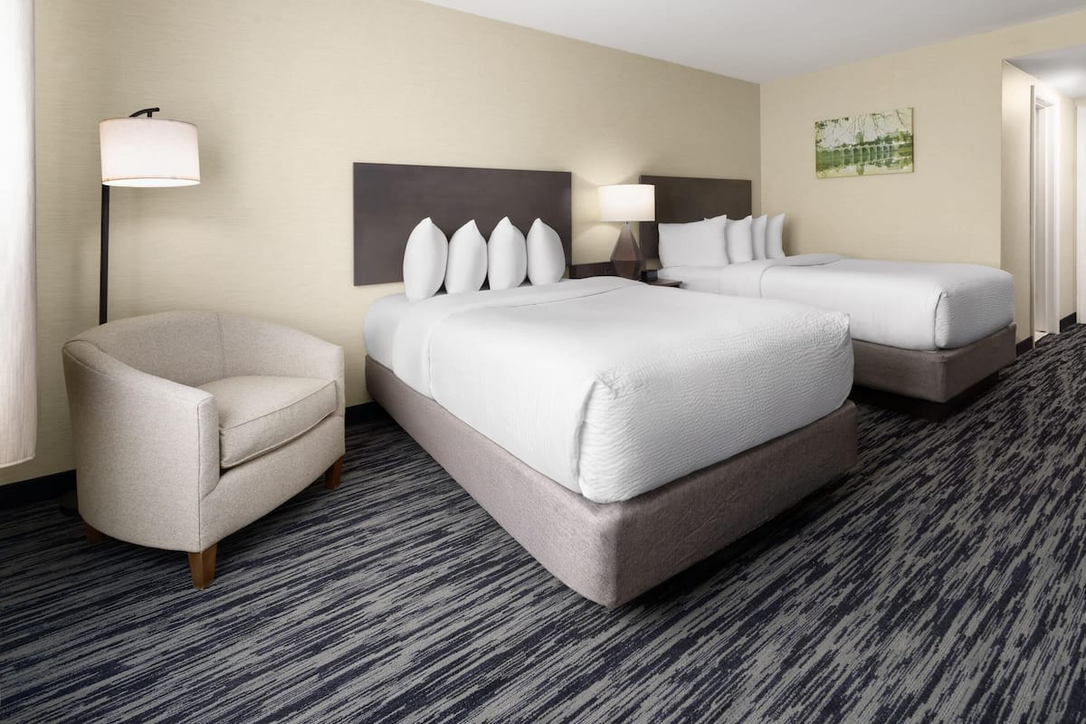 Ropa de cama de alta calidad, camas Select Comfort y escritorio