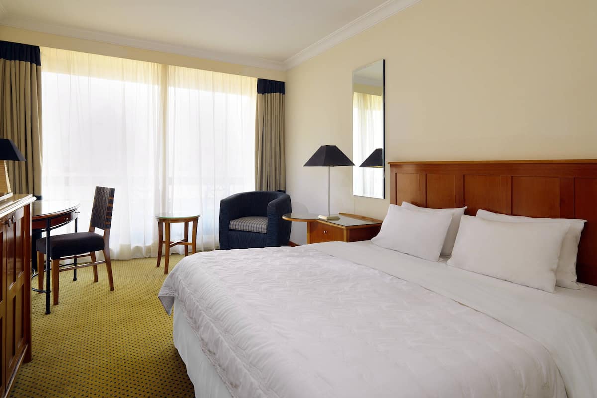 1 chambre, surmatelas, coffres-forts dans les chambres, bureau