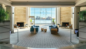 Lobby - Delta Hotels by Marriott Victoria Ocean Pointe Resort (Victoria)