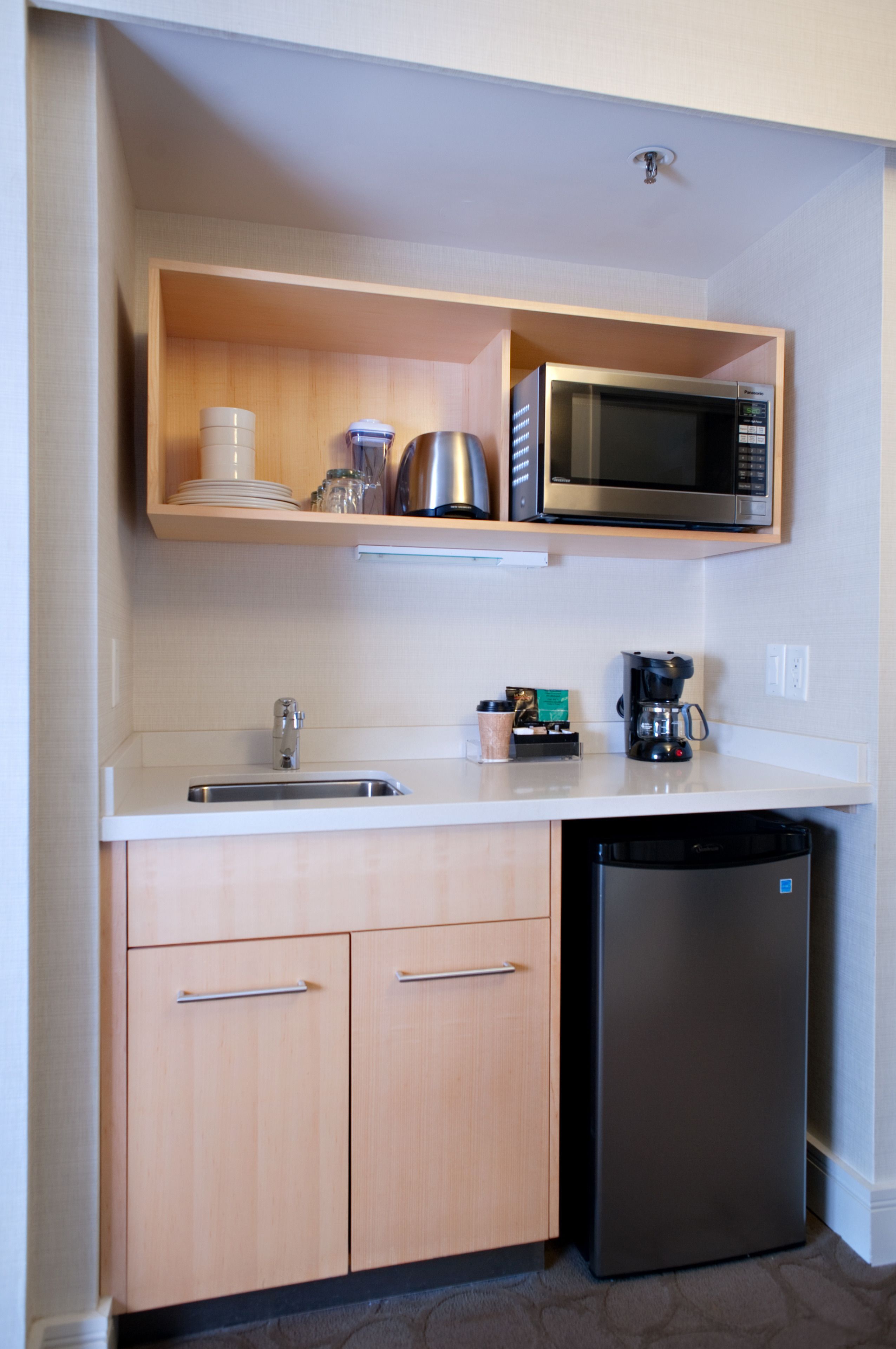 hypo-allergenic bedding, desk, iron/ironing board, free cots/infant beds