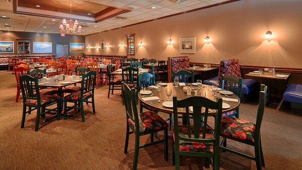 Breakfast and lunch served, American cuisine