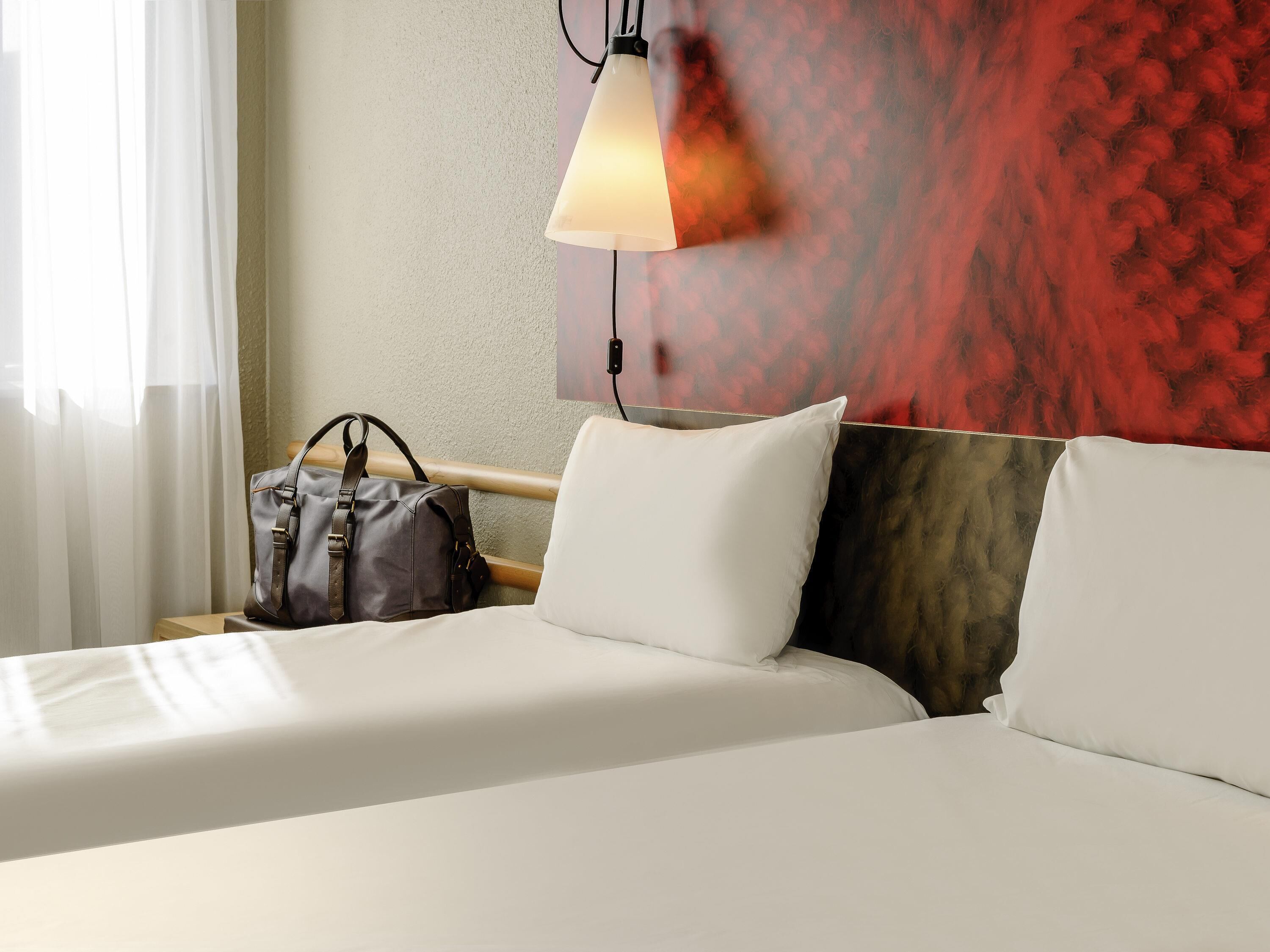 Standard Room, 2 Twin Beds | In-room safe, desk, blackout drapes, soundproofing