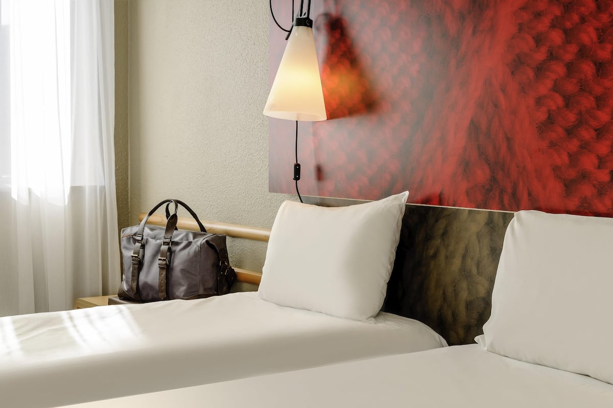 Standard Room, 2 Twin Beds | In-room safe, desk, blackout drapes, soundproofing