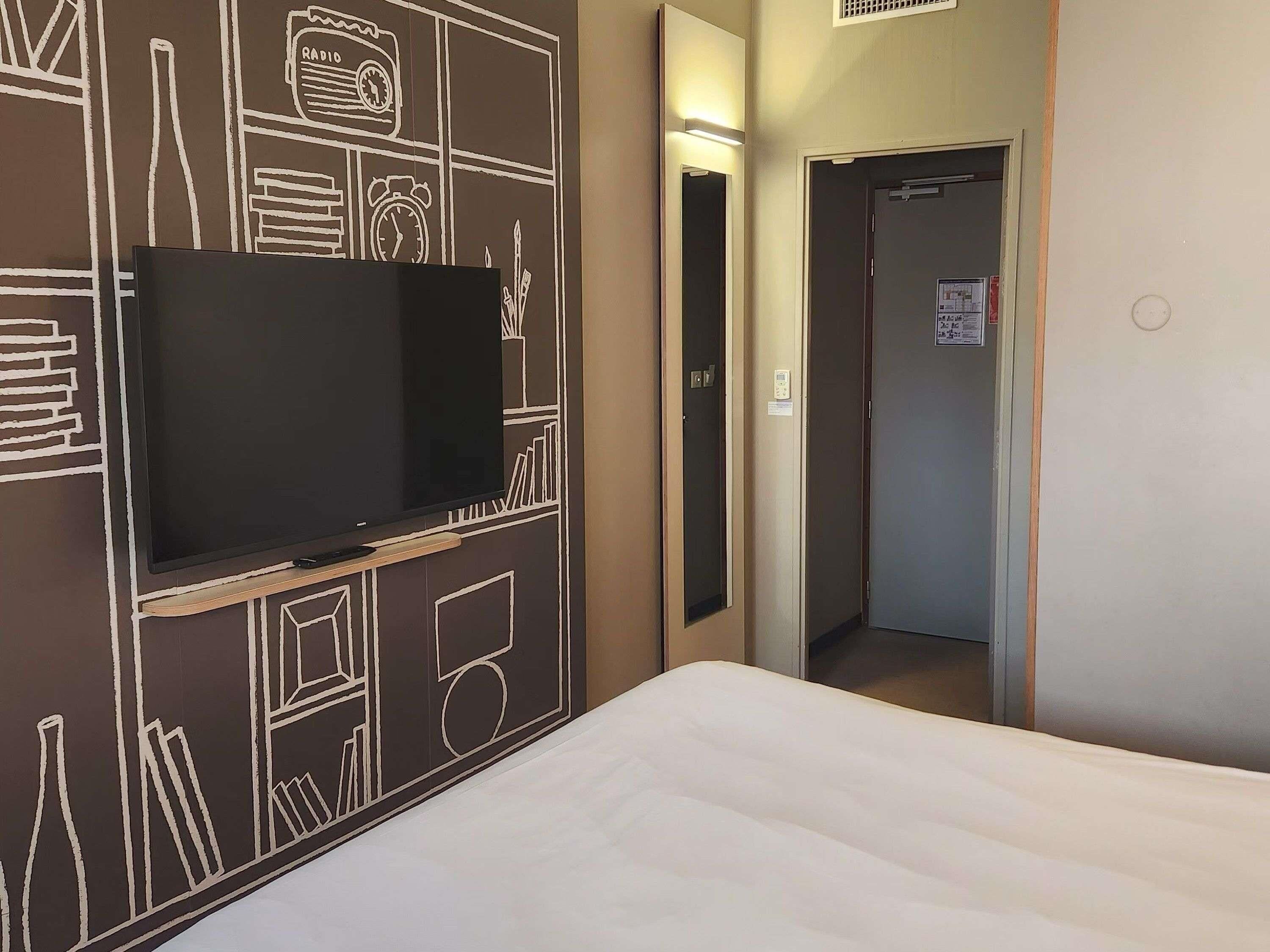 Comfort Double Room, 1 Double Bed | In-room safe, desk, blackout drapes, soundproofing