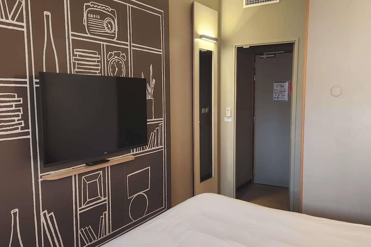 Comfort Double Room, 1 Double Bed | In-room safe, desk, blackout drapes, soundproofing
