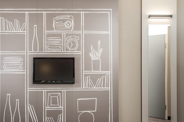 Standard Room, 2 Twin Beds | In-room safe, desk, blackout drapes, soundproofing