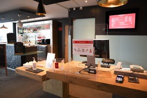 Reception - ibis Bordeaux Centre Gare Saint Jean (Bordeaux)