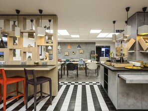 Tägliches Frühstücksbuffet gegen Gebühr