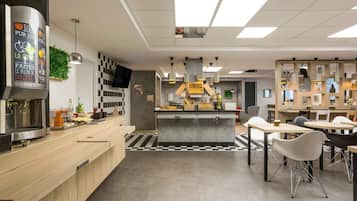 Morgenmadsbuffet hver dag (14 EUR pr. person)