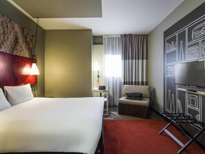 Caja de seguridad en la habitación, escritorio y cortinas blackout 