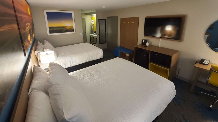 Days Inn by Wyndham Johnson Creek