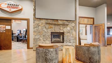 Breakfast, lunch, dinner served; American cuisine