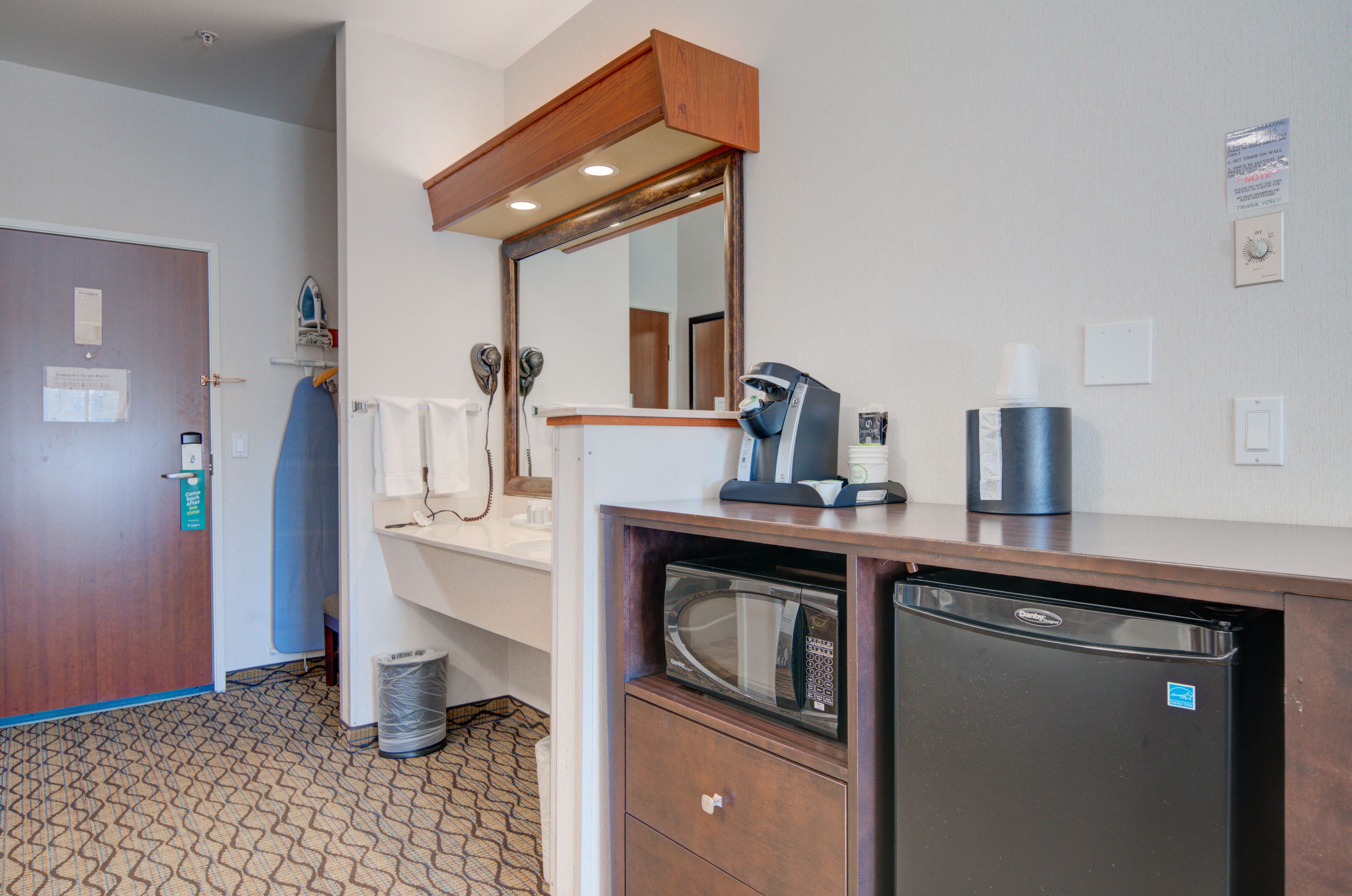 suite, 1 king bed | 1 bedroom, in-room safe, desk, iron/ironing board