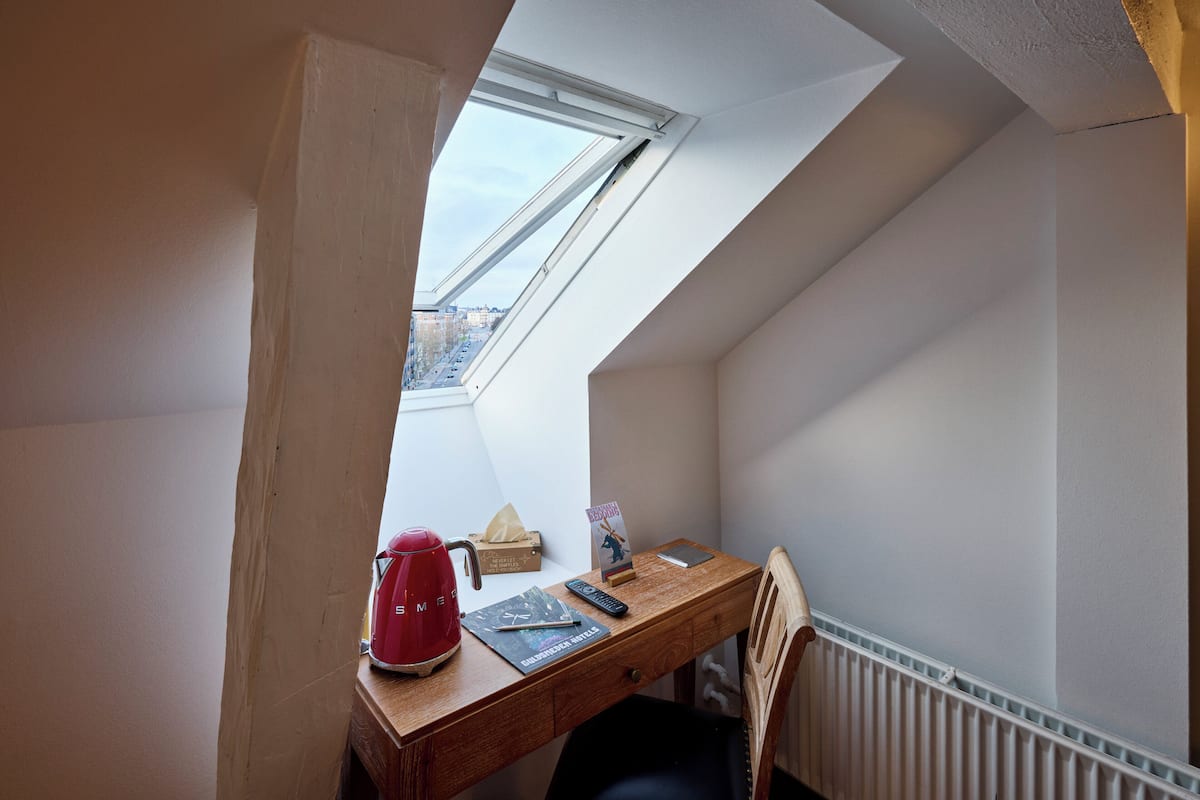 基本雙人房 | 手提電腦工作空間、免費 Wi-Fi、床單