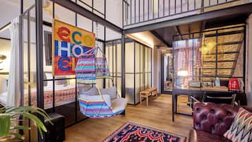 Loft | Ruang kerja komputer riba, Wi-fi percuma, cadar katil