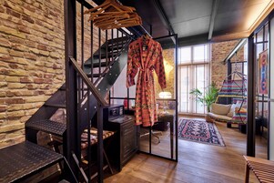 Loft | Espacio para trabajar con un portátil, wifi gratis, ropa de cama