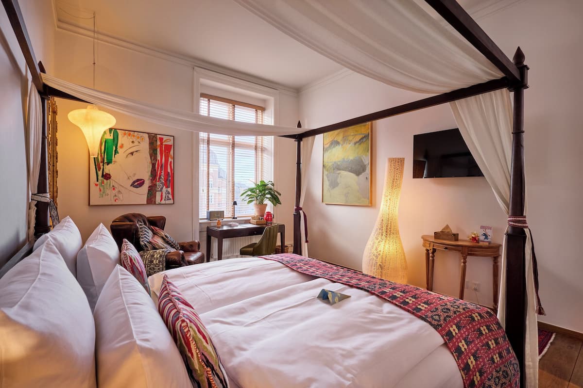 Superior Double Room | Laptop workspace, free WiFi, bed sheets