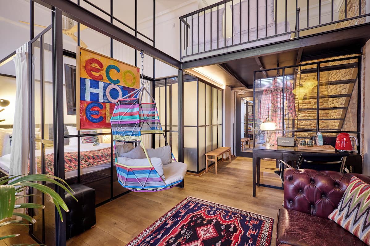 Loft | Arbetsyta för laptop, gratis wi-fi och sängkläder