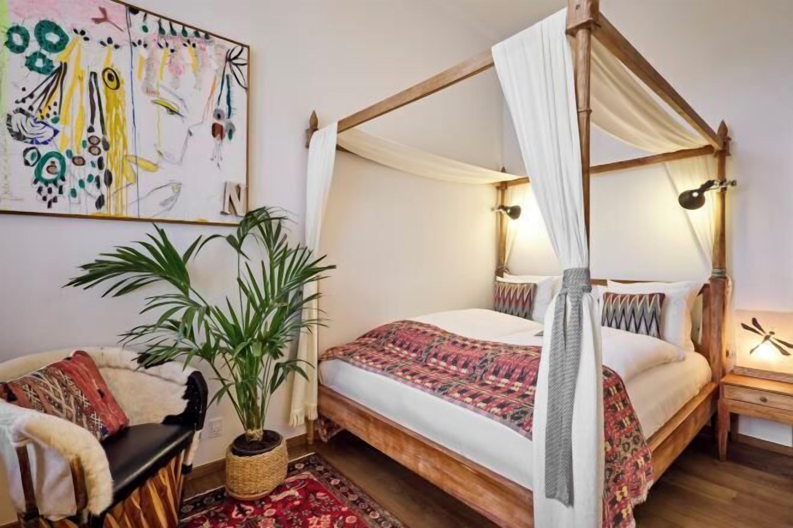 Espace de travail pour ordinateur portable, Wi-Fi gratuit, draps fournis