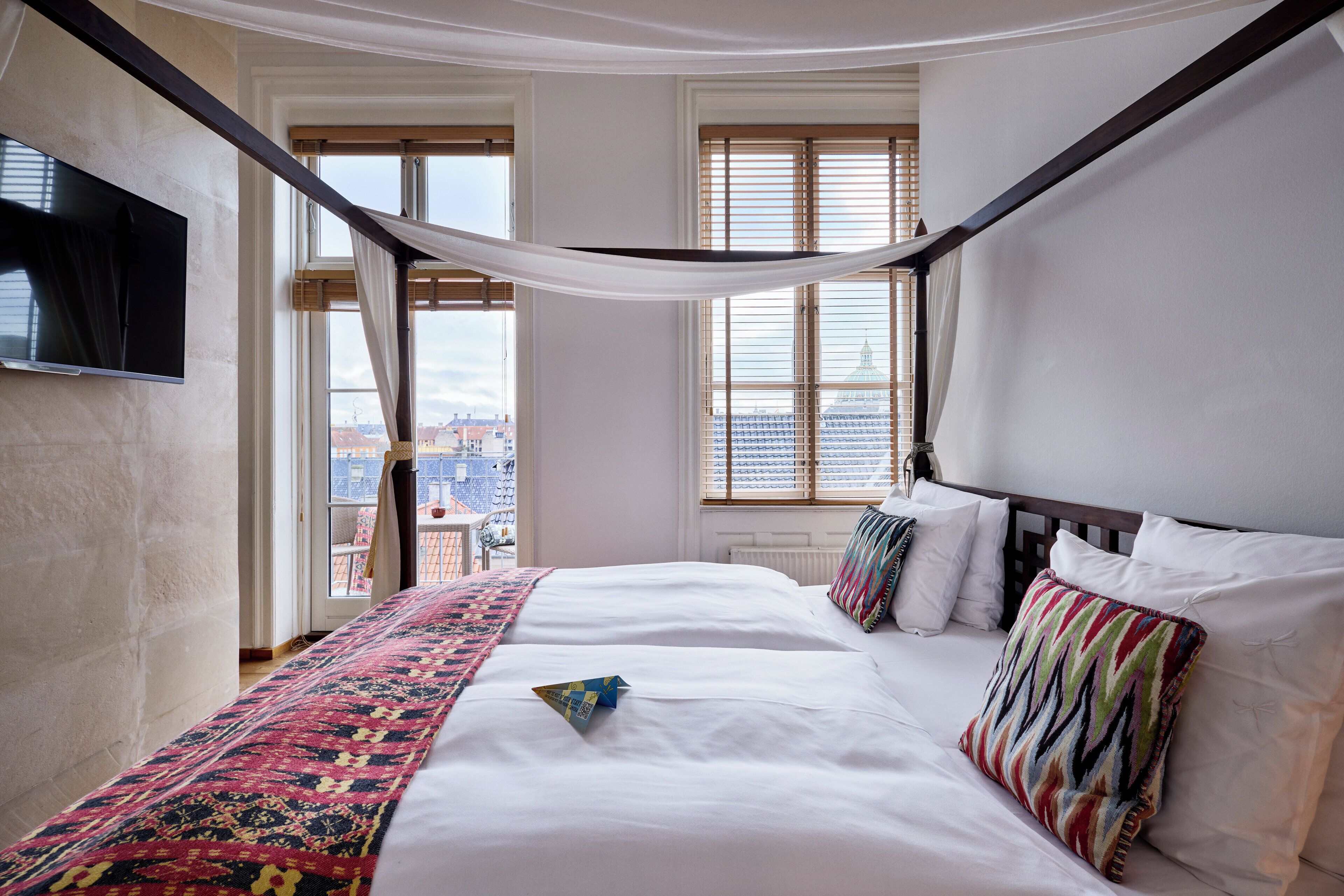 Suite – junior | Skrivebord for bærbar PC, wi-fi (inkludert) og sengetøy