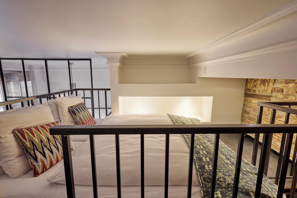 Loft | Laptop workspace, free WiFi, bed sheets