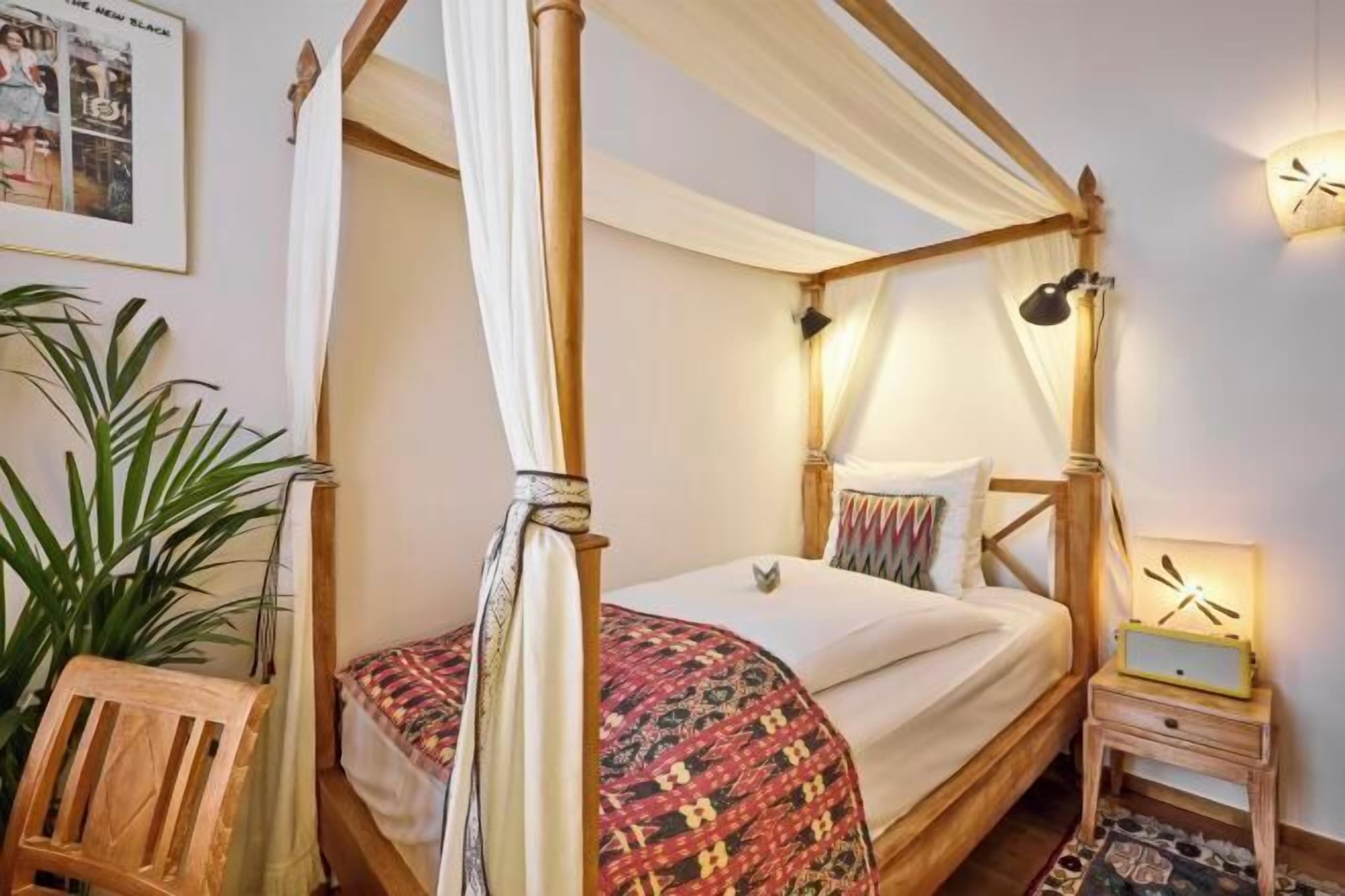 Espace de travail pour ordinateur portable, Wi-Fi gratuit, draps fournis