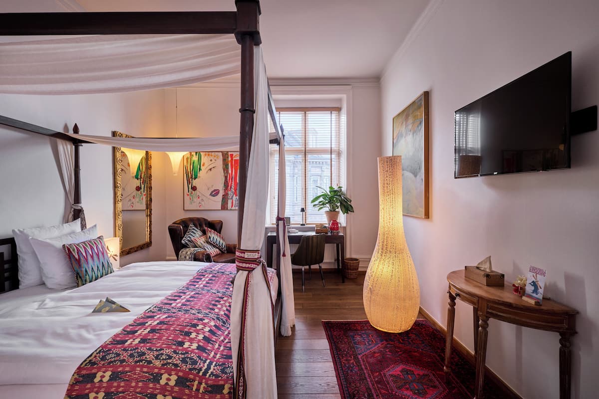 Superior Double Room | Laptop workspace, free WiFi, bed sheets
