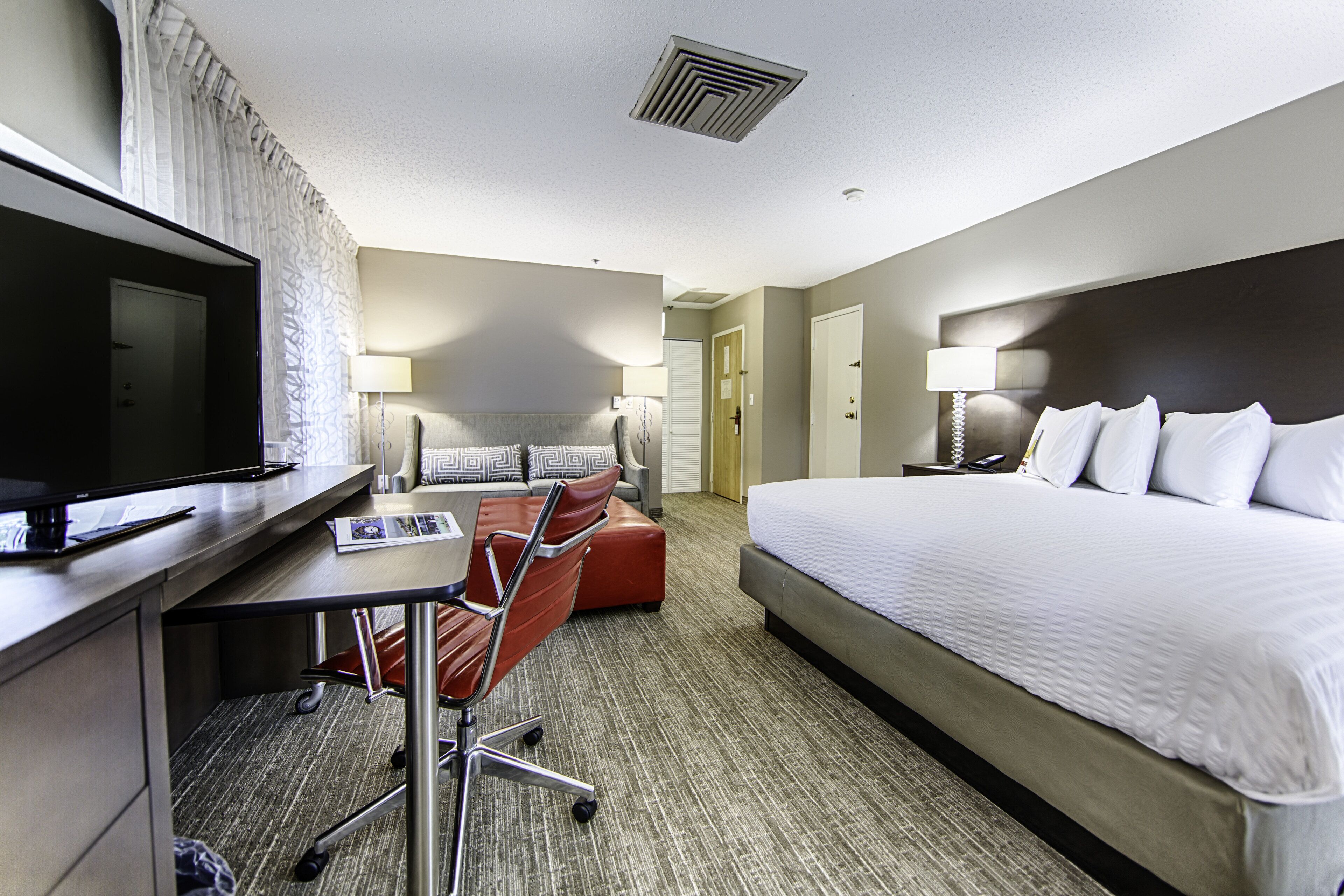 standard room, 1 king bed | premium bedding, desk, laptop workspace, blackout curtains