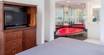 Howard Johnson by Wyndham Niagara Falls