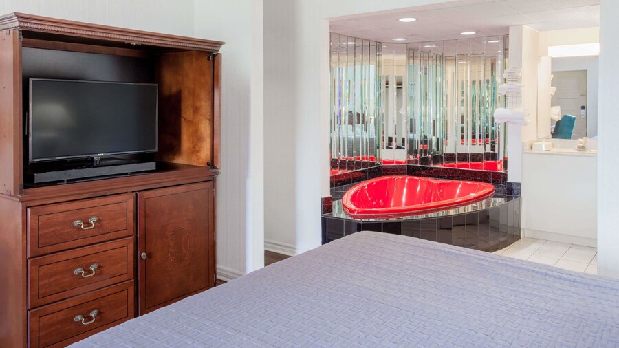 Howard Johnson by Wyndham Niagara Falls
