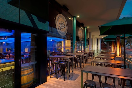 2 restaurantes; se sirven desayunos