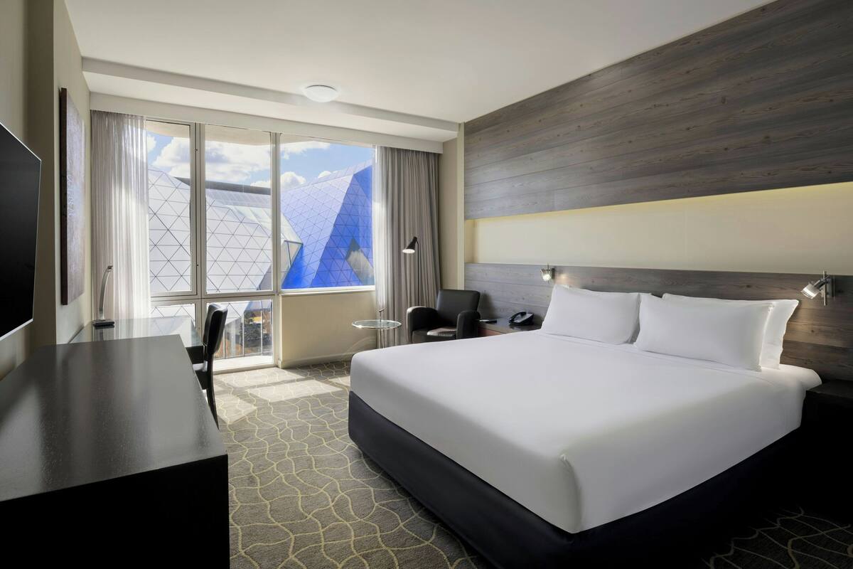 Room, 1 King Bed | In-room safe, desk, laptop workspace, blackout drapes