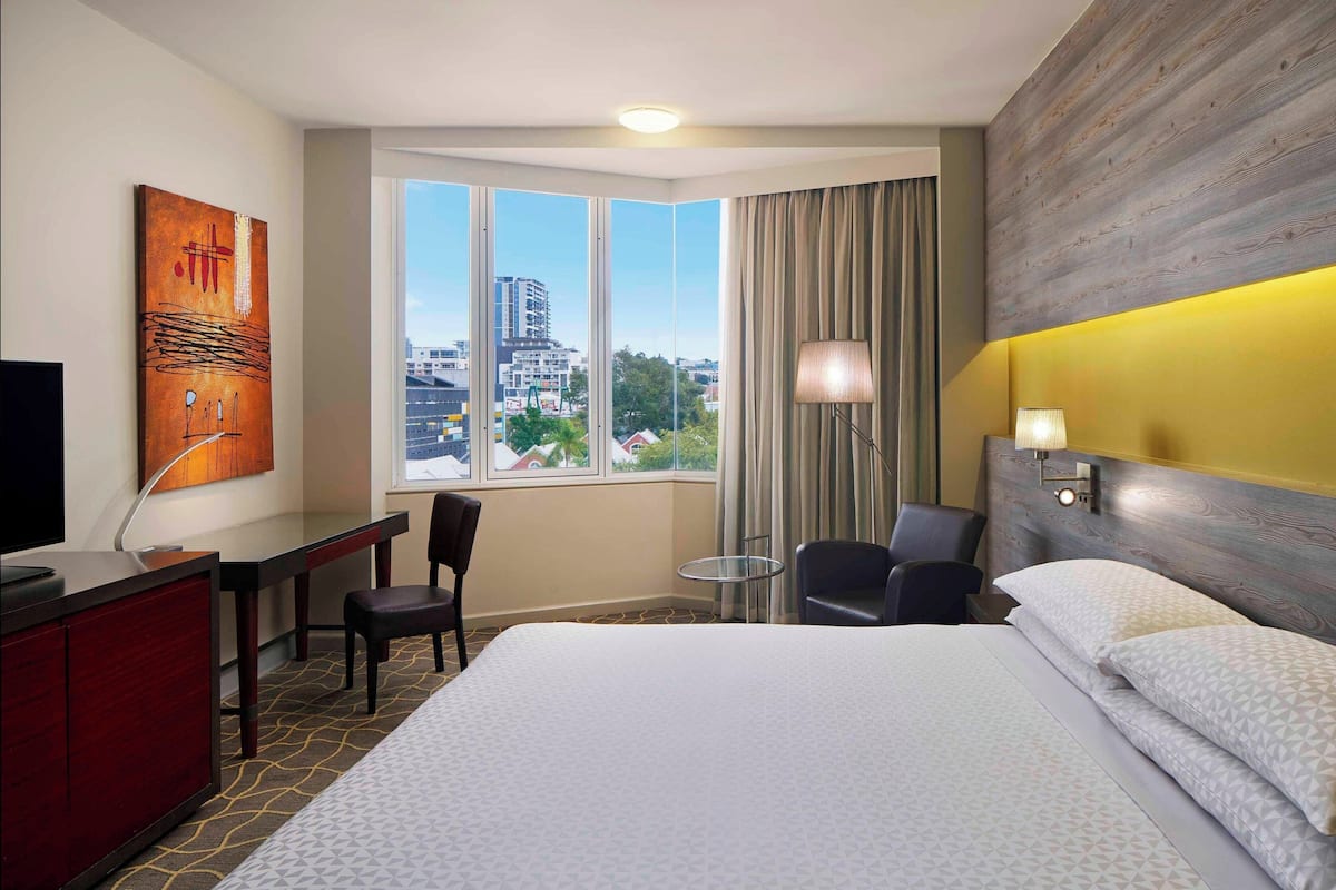 room, 1 king bed | 1 bedroom, in-room safe, desk, laptop workspace