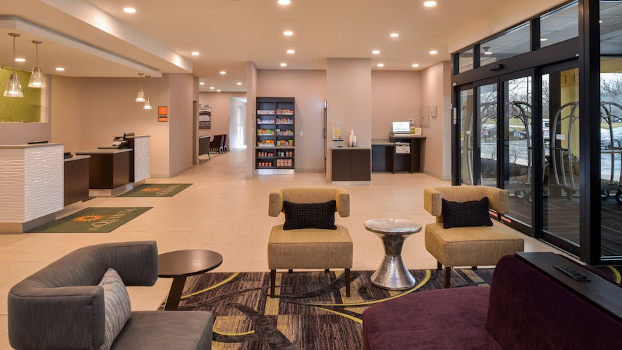 La Quinta Inn & Suites by Wyndham Indianapolis South