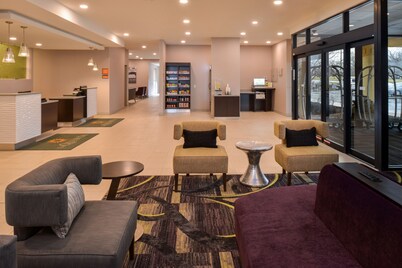 La Quinta Inn & Suites by Wyndham Indianapolis South