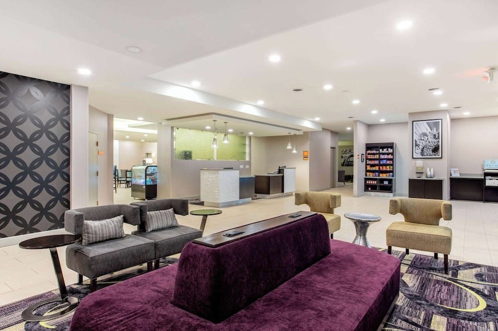 La Quinta Inn & Suites by Wyndham Indianapolis South