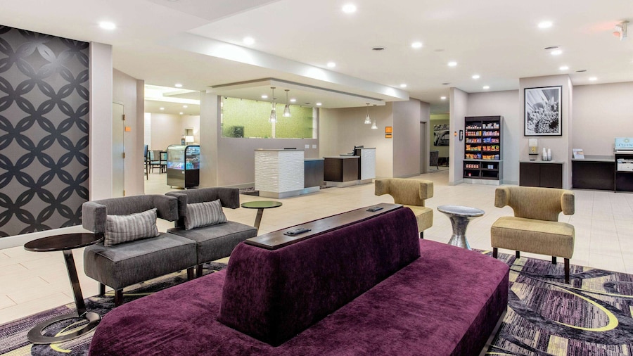 La Quinta Inn & Suites by Wyndham Indianapolis South