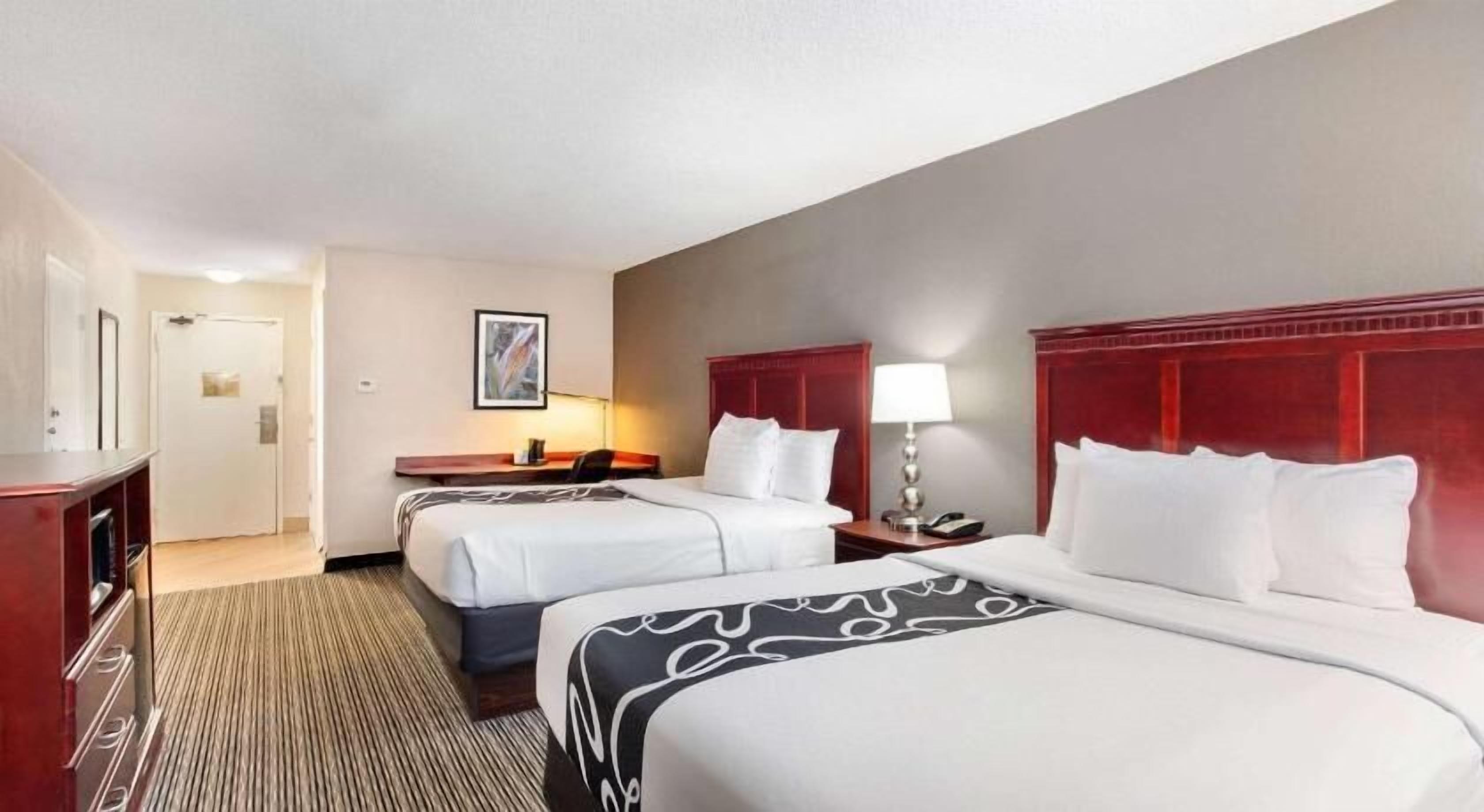 書桌、筆電工作空間、遮光布/窗簾、熨斗/熨衣板