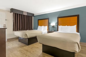 Premium bedding, desk, laptop workspace, iron/ironing board - Quality Inn & Suites North Charleston - Ashley Phosphate (North Charleston)