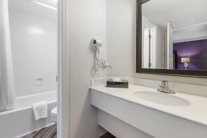 Literie de qualité, bureau, espace de travail pour ordinateurs portables