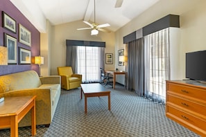 Premium bedding, desk, laptop workspace, iron/ironing board - Quality Inn & Suites North Charleston - Ashley Phosphate (North Charleston)