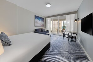 Premium bedding, down duvets, pillow-top beds, in-room safe - The Sebel Sydney Manly Beach (Manly)